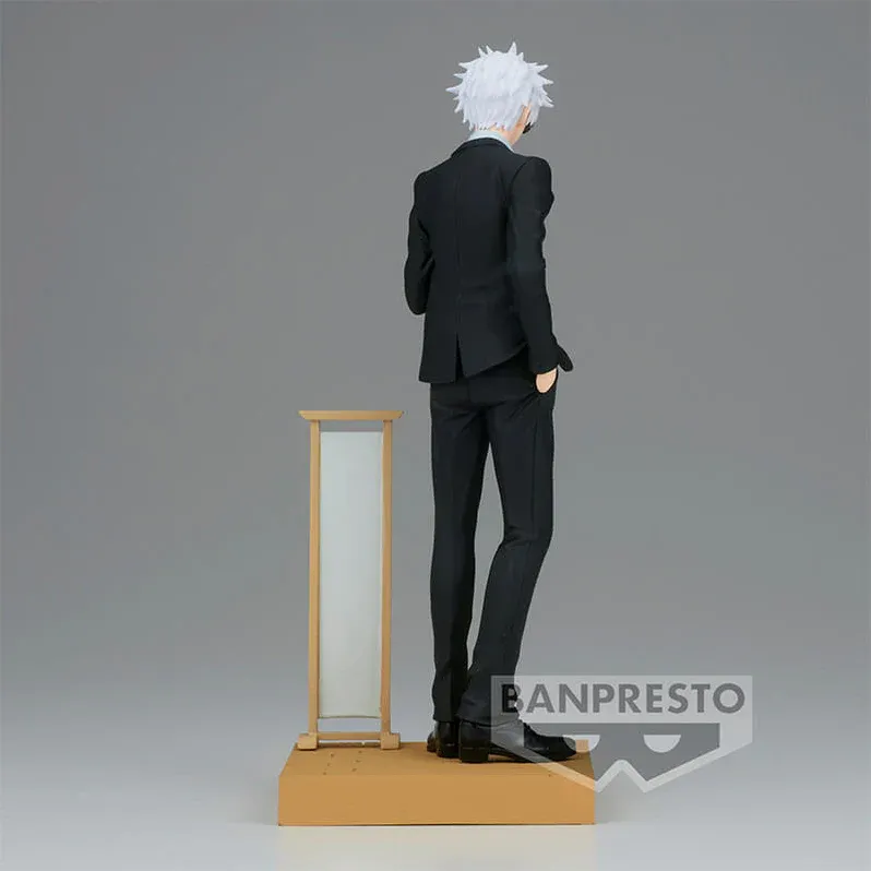 Аніме фігурка Сатору Годжо (Satoru Gojo) — Магічна битва (Jujutsu Kaisen), Suit Ver., Diorama, 15 см 4